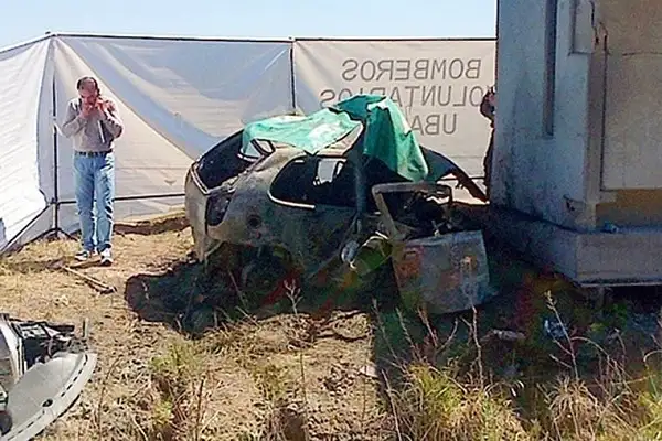Perseguido por la Policía, falleció al estrellar su auto contra una garita