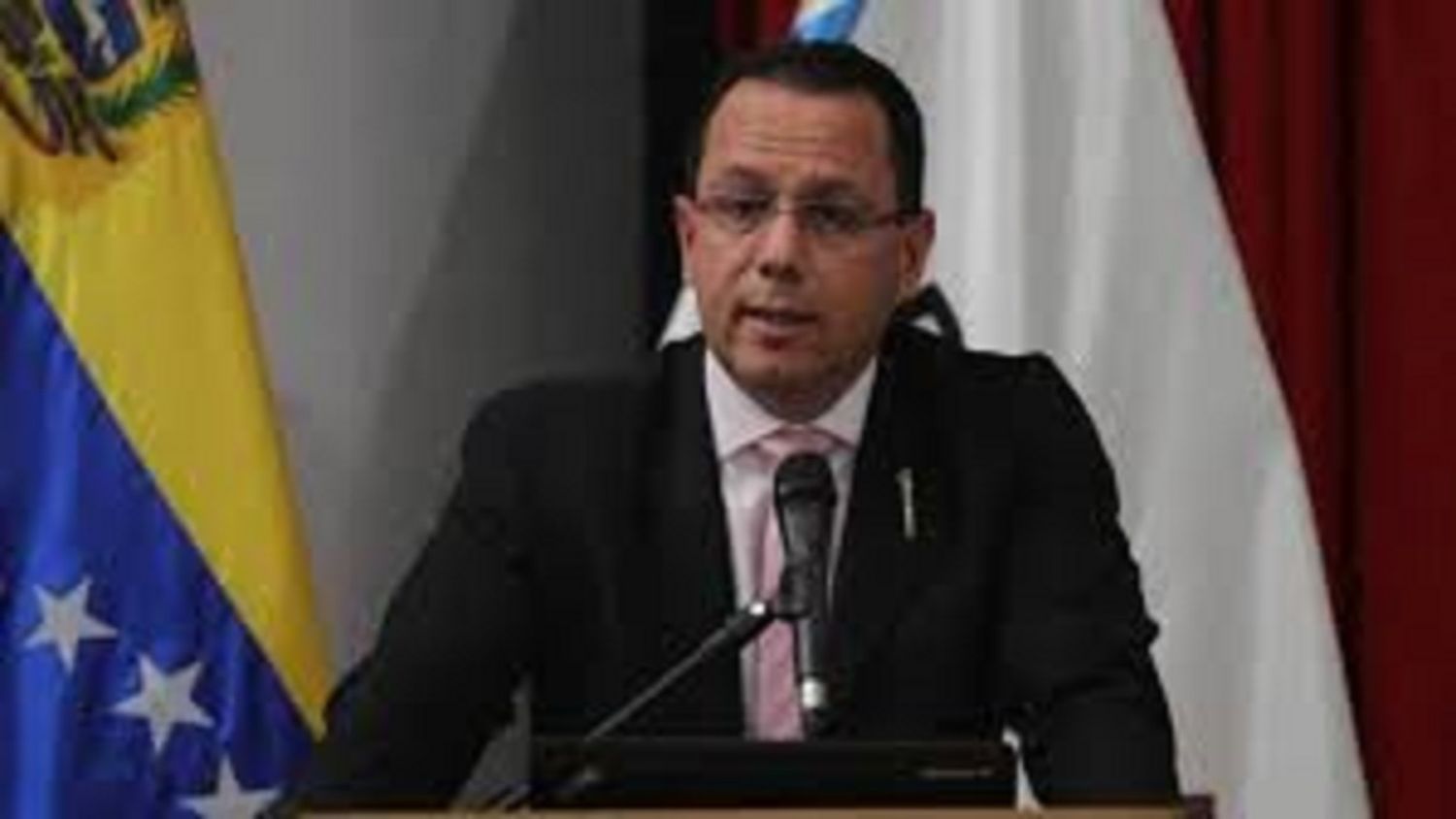 El gobierno denuncia «el secuestro y tráfico de migrantes venezolanos» ante el Alto Comisionado de DD. HH. de la ONU, Volker Türk
