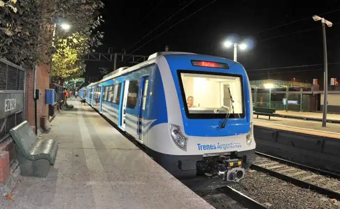 El Intendente de Presidente Perón ponderó las nuevas unidades del Ferrocarril Roca