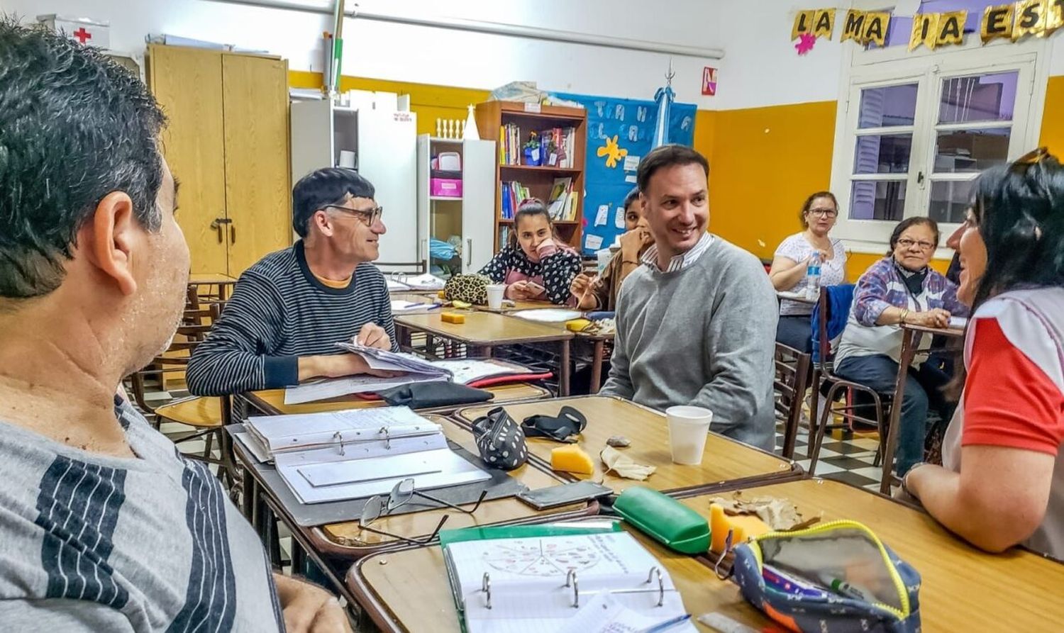 Extensa recorrida del senador Enrico en Santa Isabel