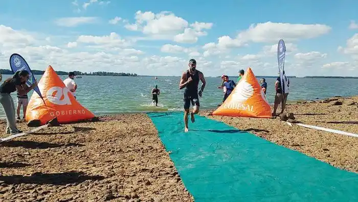María Rivero y Pablo Viladoms ganaron el Triatlón Ciudad de Concordia