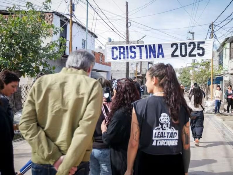 En el conurbano cristinista ya aparecieron carteles.