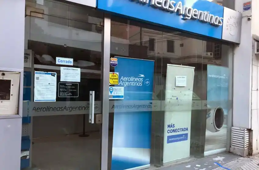 Sorpresivo cierre de sucursal de Aerolíneas Argentinas en Rosario
