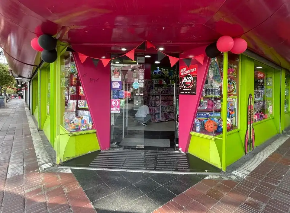 Los comercios de la ciudad ofrecerán hasta mañana descuentos de hasta el 50%.