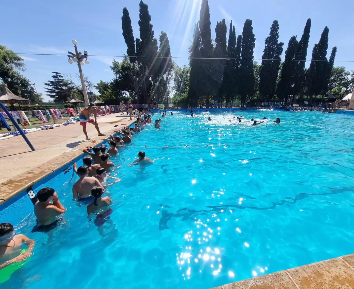 Escuela de Natación y Deportiva.