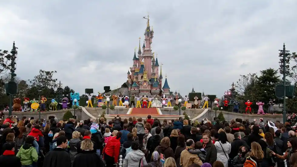 Disneyland París: falsa alarma provocó estampidas entre los turistas
