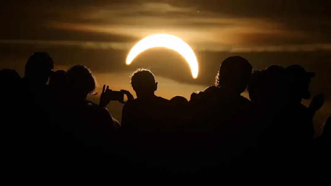 España observó el primer eclipse solar total en más de un siglo