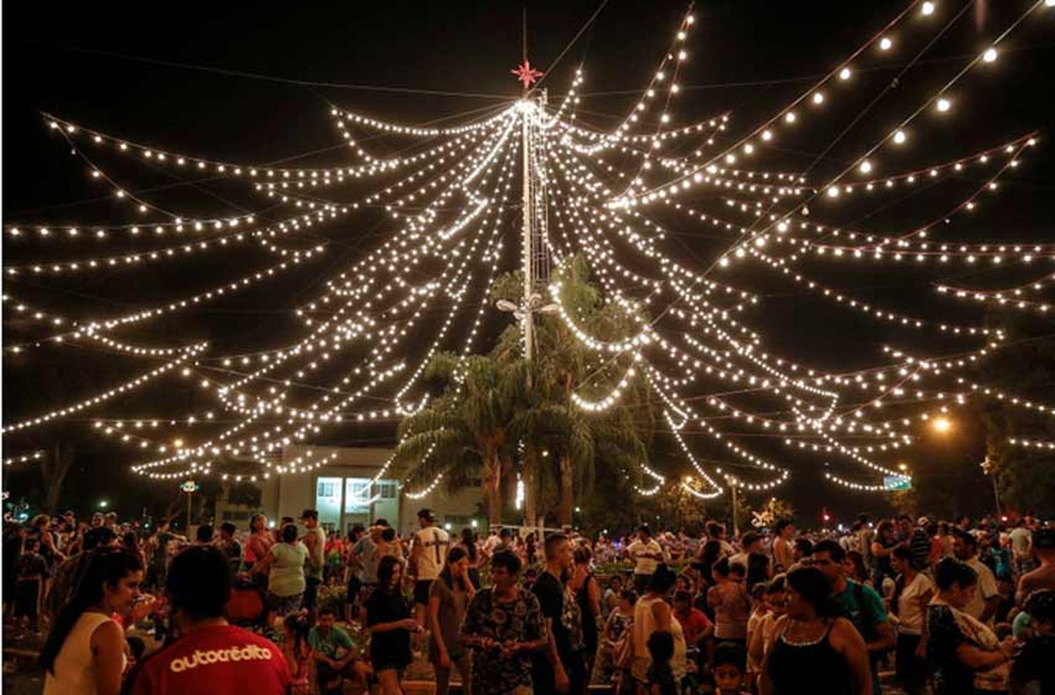 Se enciende el arbolito de Navidad este sábado, con música y espectáculos en vivo