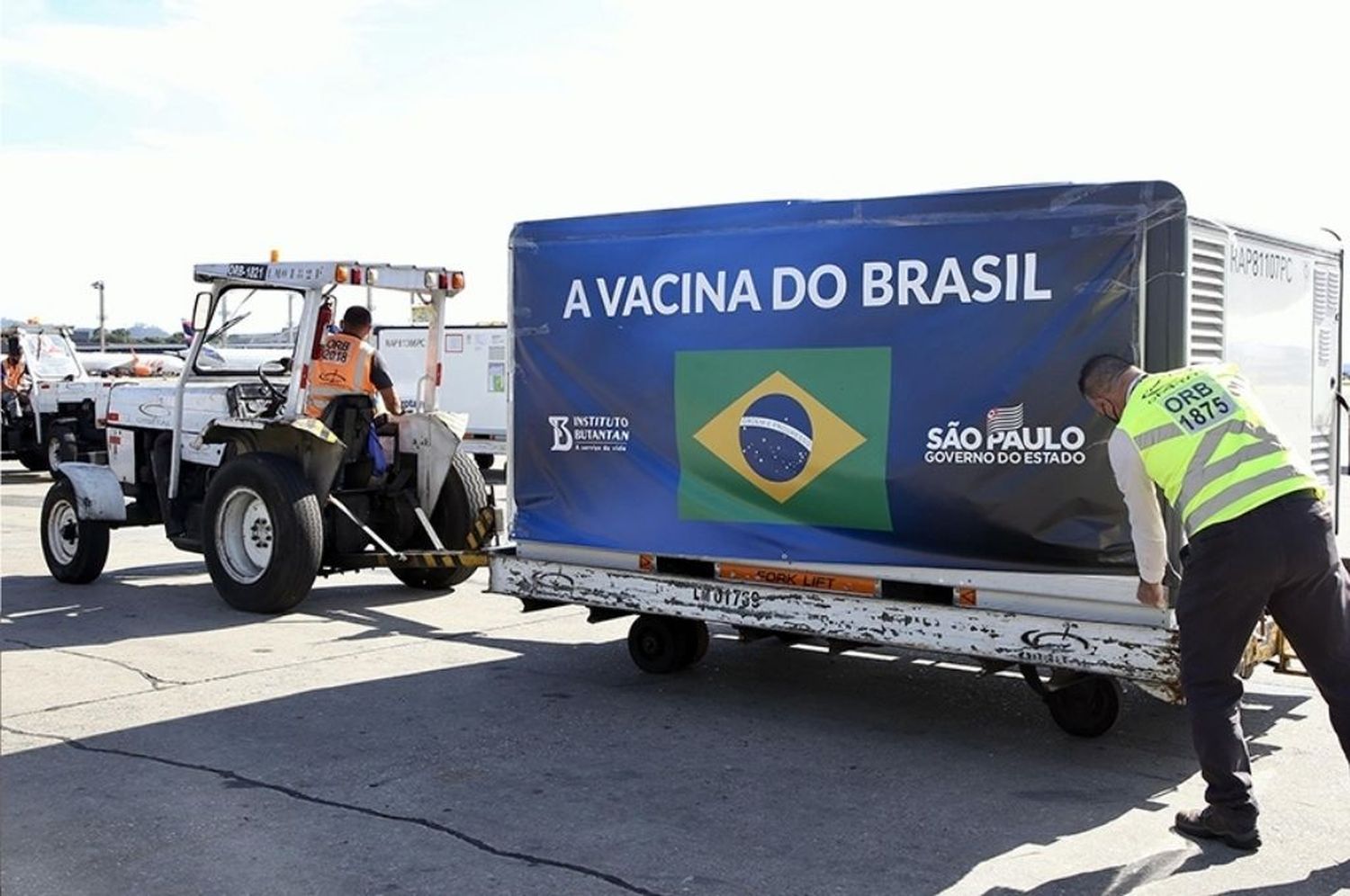 Brasil se asegura otras 54 millones de dosis de vacunas