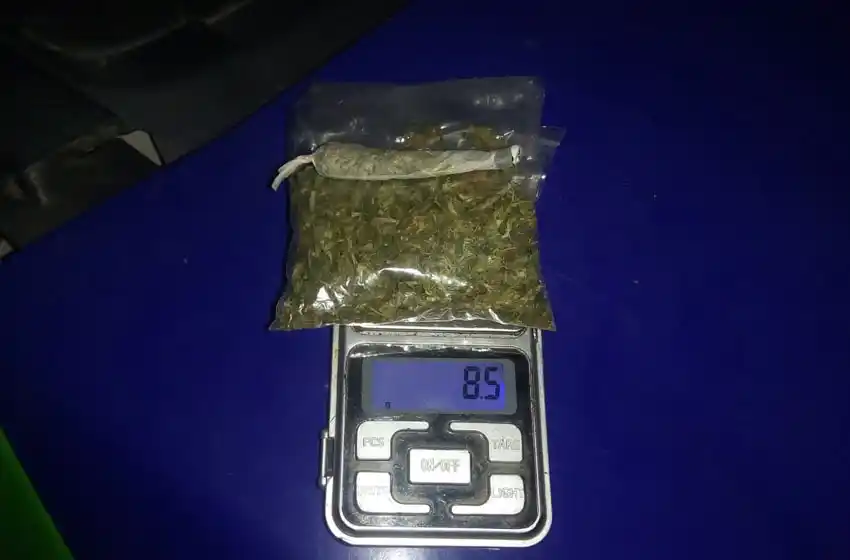 Un joven fue detenido por tenencia de marihuana