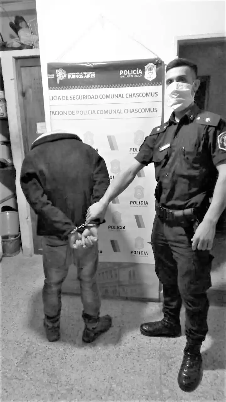 Tras aviso del Centro de Monitoreo, policía dio con un masculino que rondaba por una vivienda