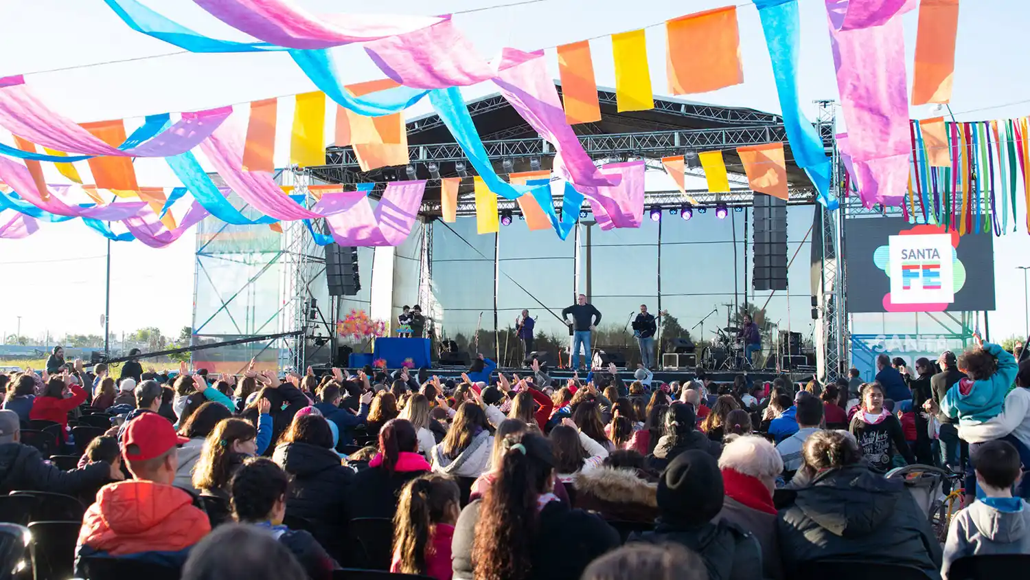 Miles de personas festejaron los dos años de El Alero
