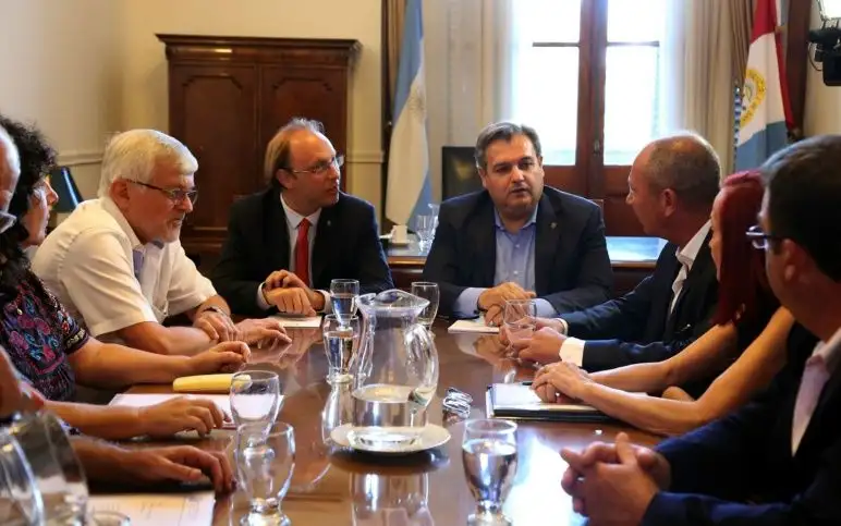 Paritarias: Cuarto intermedio entre Gobierno y los gremios  