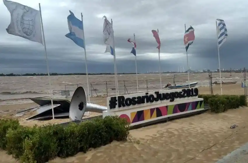 El viento apagó la llama y hubo destrozos en La Florida