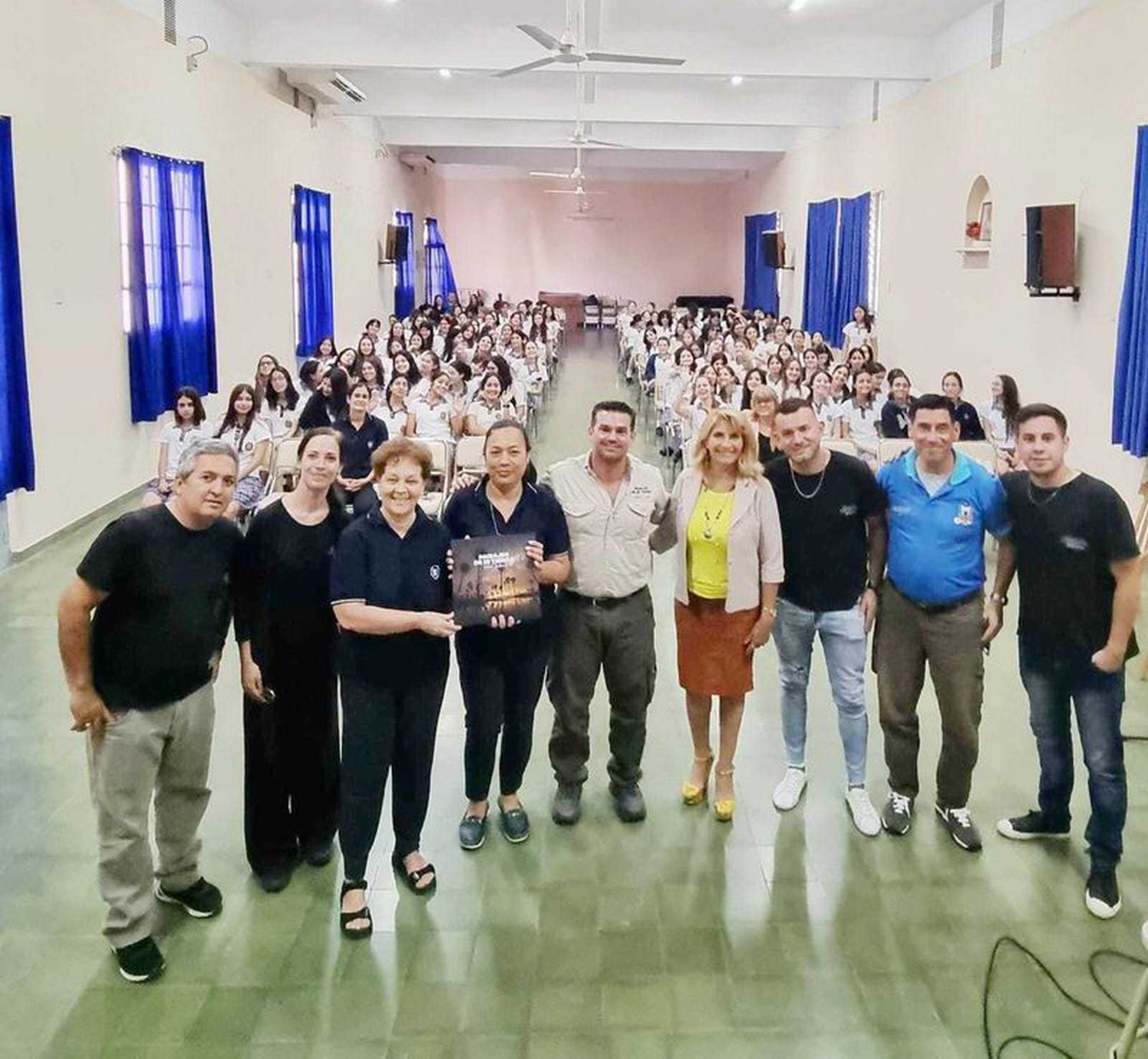 El libro Paisajes de mi tierra sigue 
presentándose en los colegios de la ciudad