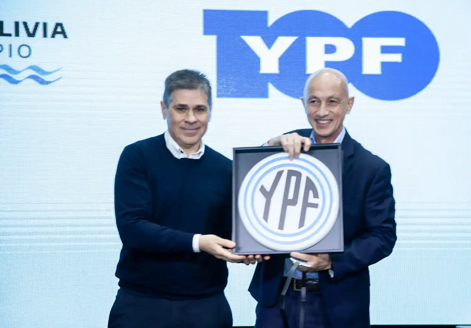 YPF firmó un acuerdo en Caleta Olivia que le permitirá al municipio financiar obras