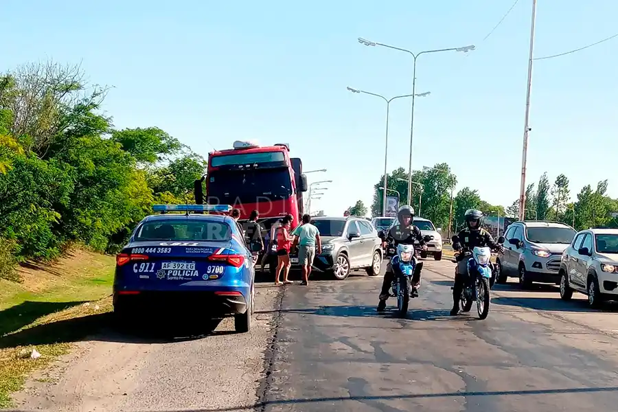 Nuevo accidente en la Ruta 34 en el acceso sur de Rafaela entre un camión y un automóvil