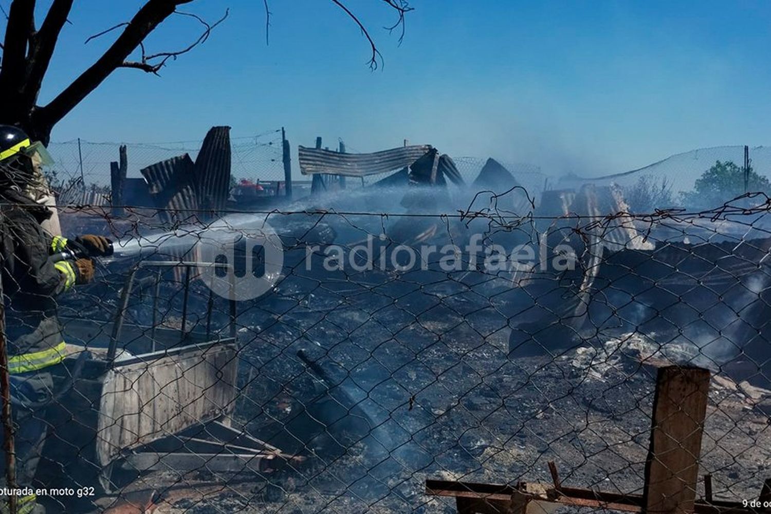 Una vivienda precaria quedó completamente destruida tras un incendio en Rafaela
