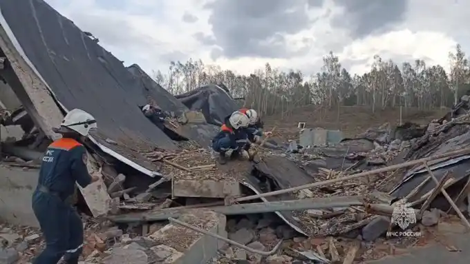 Las operaciones de búsqueda y rescate continúan en el lugar del incendio.