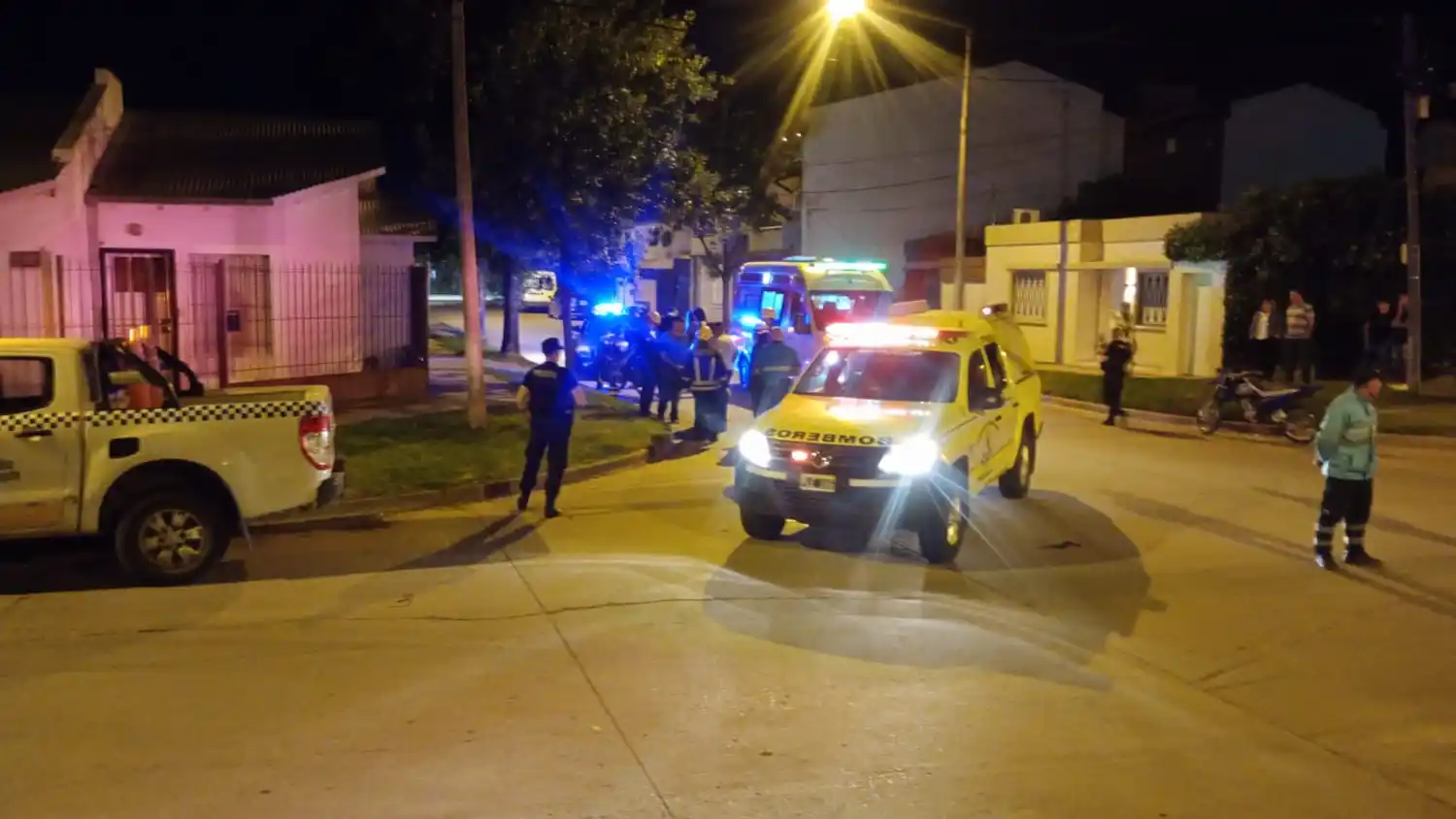 Una de las motocicletas huyó del lugar.