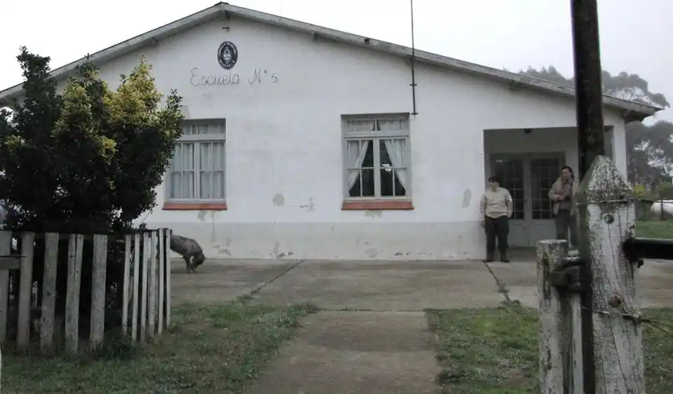 Escuela rural fue cedida para que la use el guardaparque