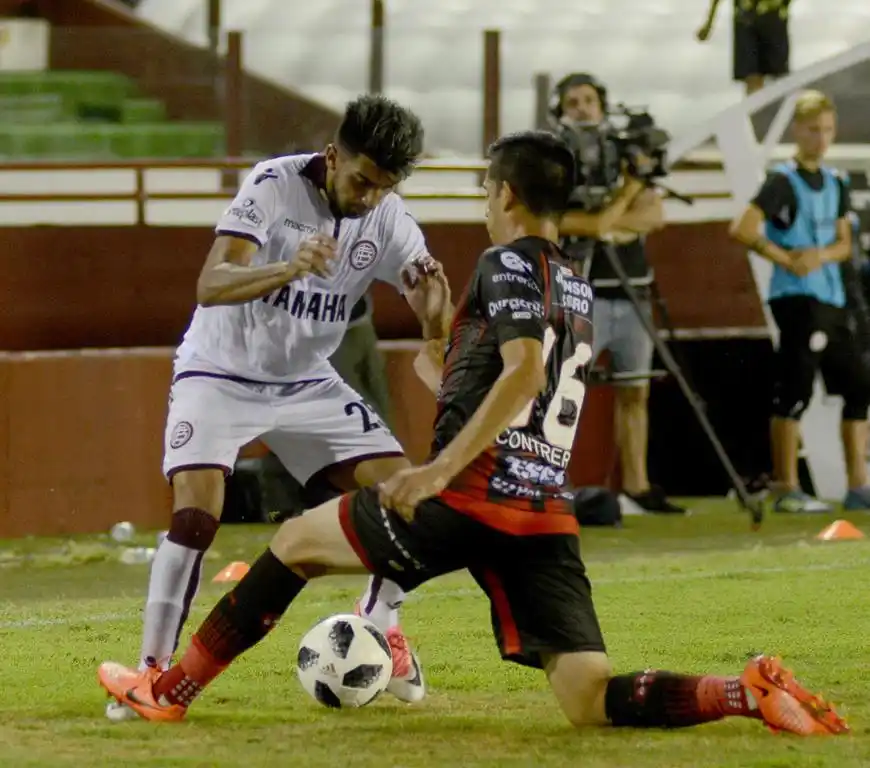 Lanús y Patronato no se  sacaron ventaja en el Sur