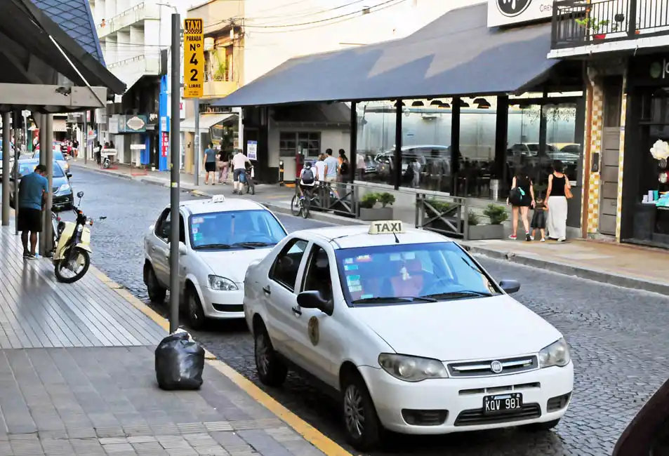 Se modificó la ordenanza que reglamenta el rol del taxi en el transporte interurbano
