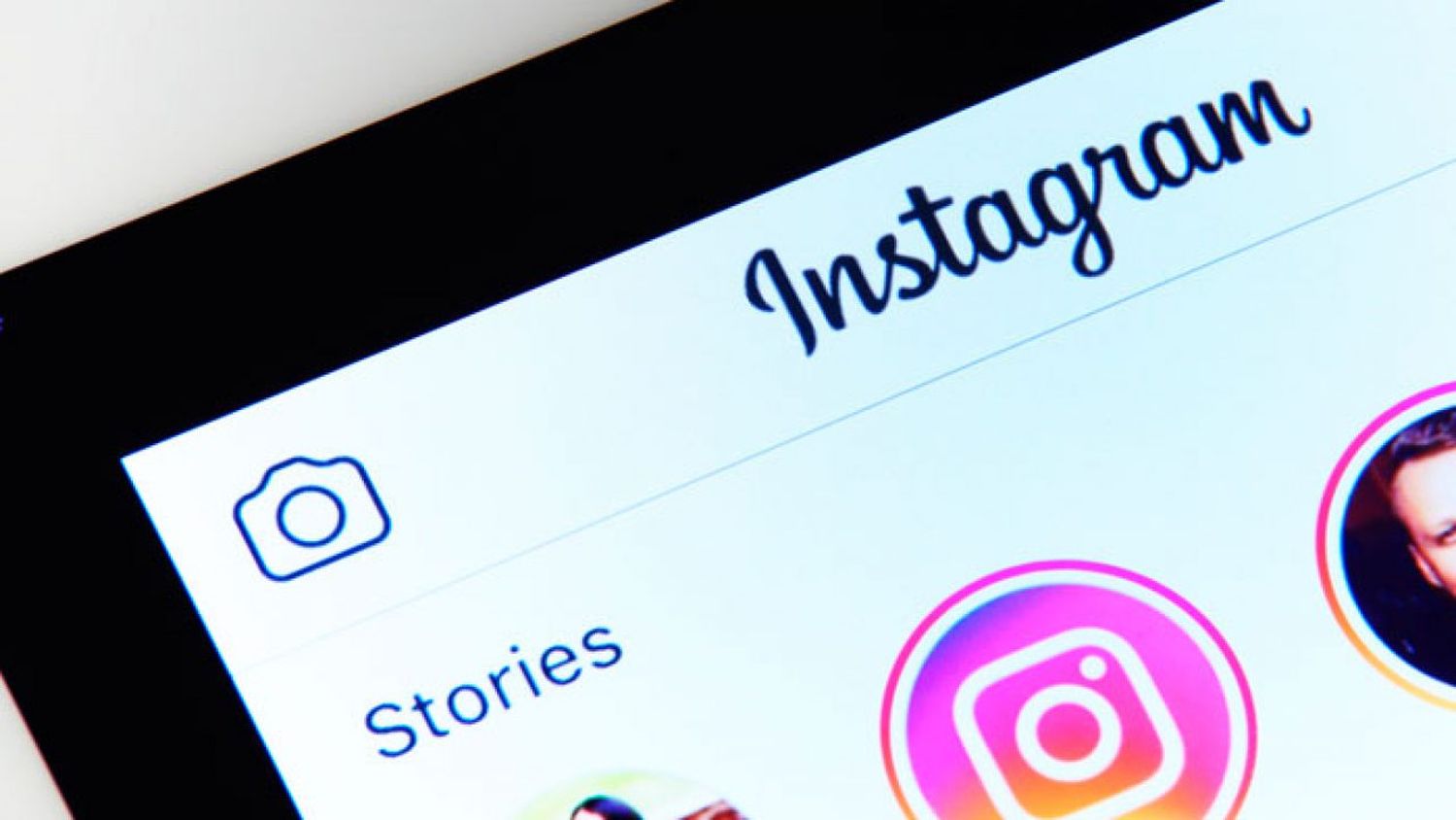 Instagram introduce la transcripción automática en las stories