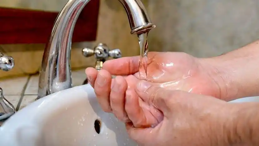Tras las quejas, AySA dio explicaciones acerca del olor y gusto del agua de red