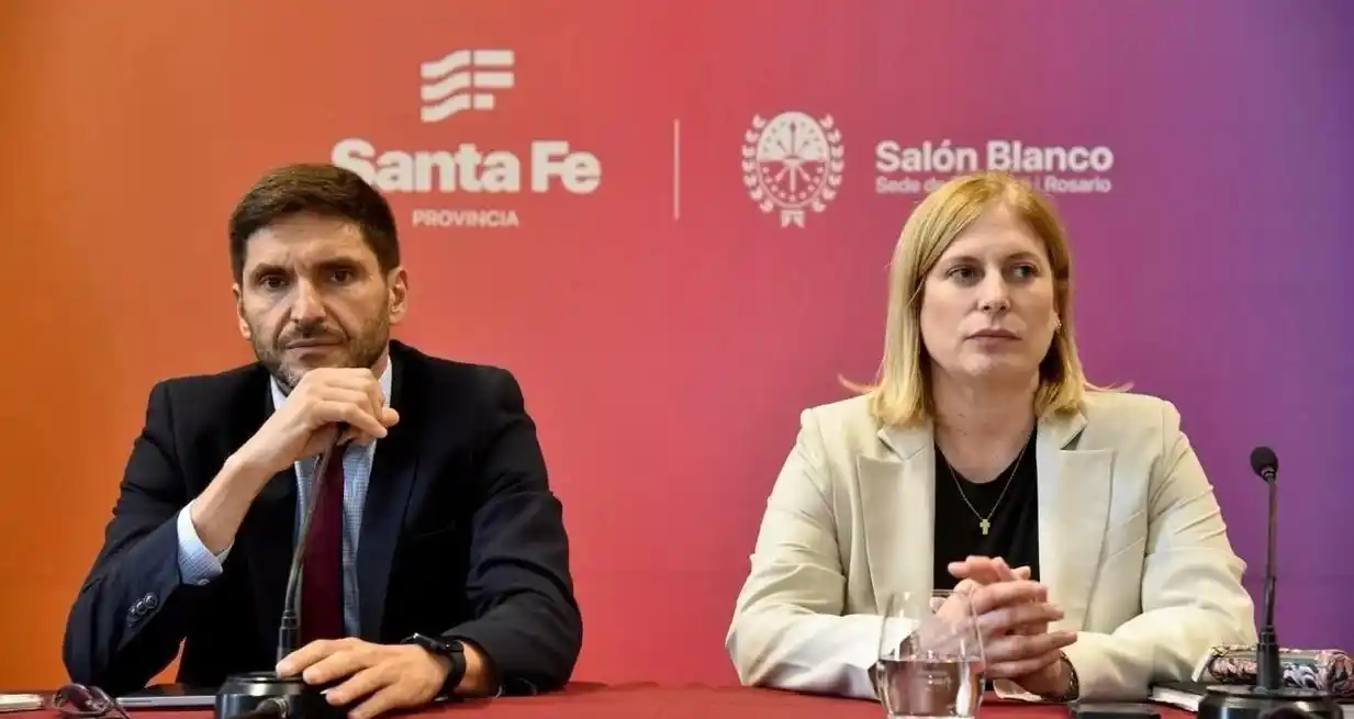 Pullaro y Scaglia en Rosario con el gabinete.Foto: Gobierno de Santa Fe