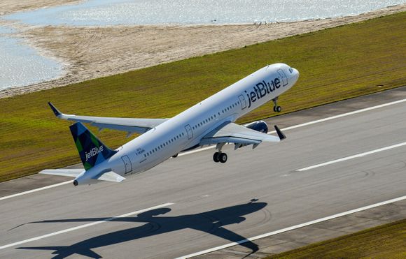 JetBlue inició sus vuelos entre Boston y Ámsterdam