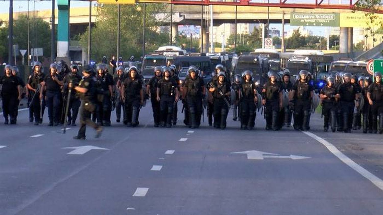 La Policía de la Ciudad reprimió protesta de vecinos que soportaron cuatro días sin luz