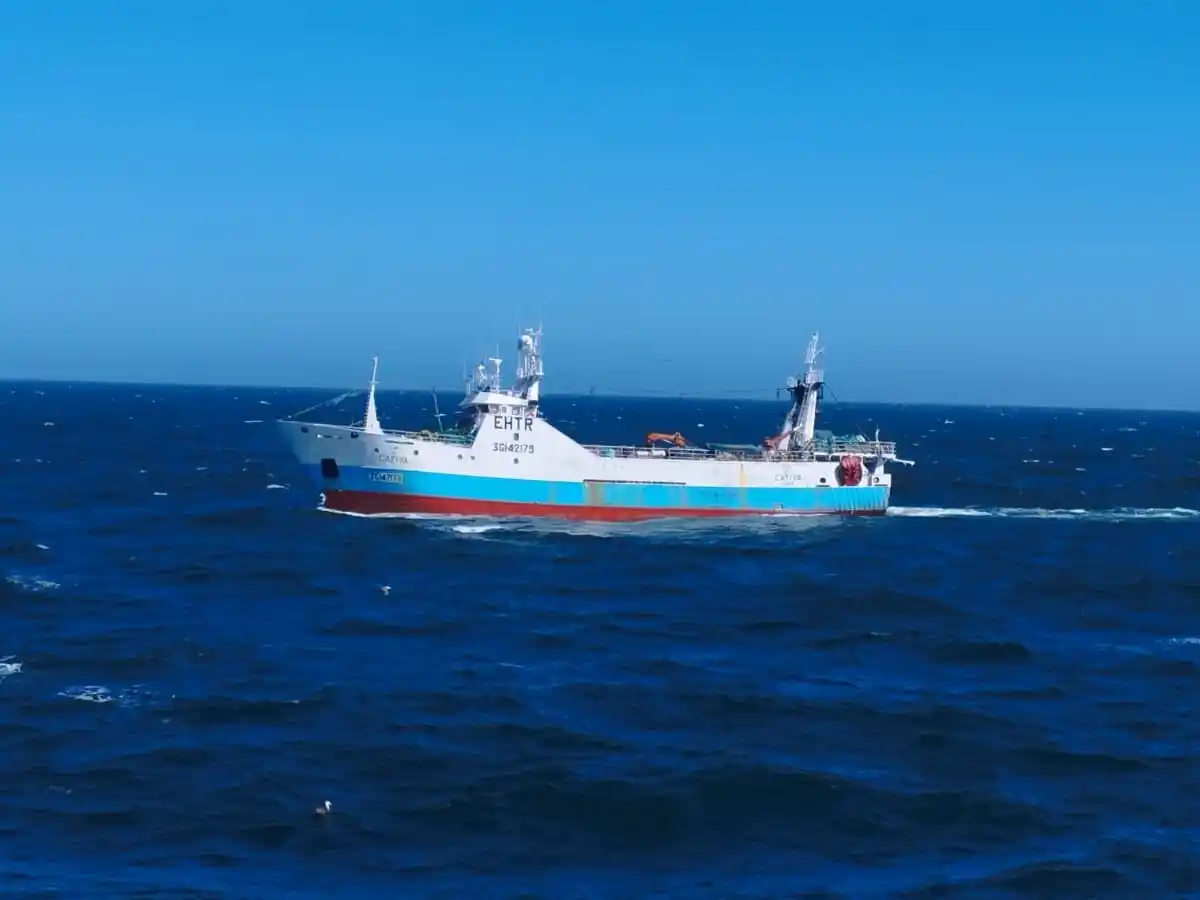 Prefectura detectó al pesquero arrastrero Playa Da Cativa, de bandera del Reino de España, Zona Económica Exclusiva Argentina