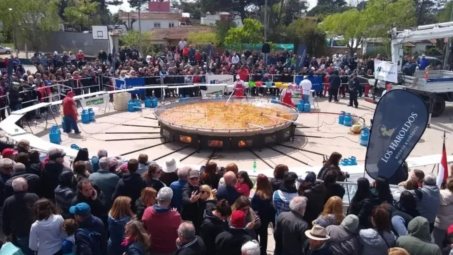 Fiesta Nacional de la Diversidad Cultural en Villa Gesell: Cómo se prepara la "gran paella de la amistad"