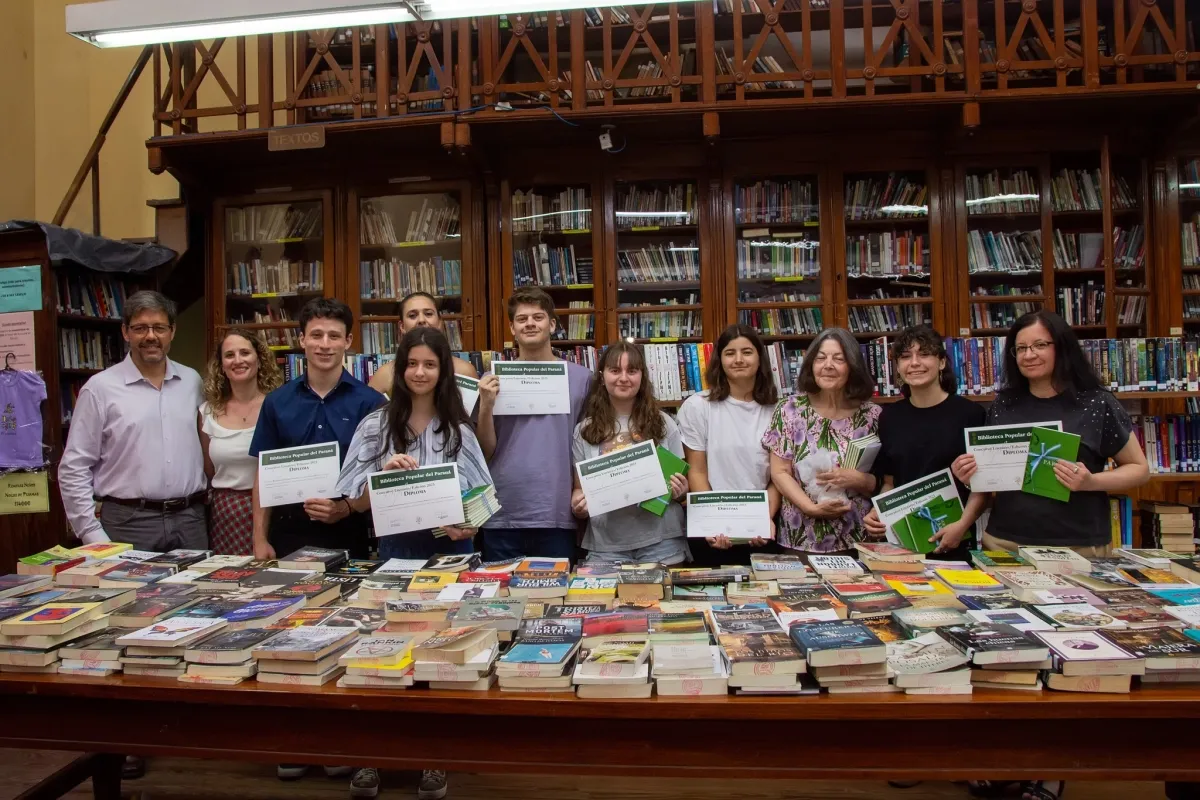 on presencia Gualeya en los jurados  se realizó el Concurso Literario Biblioteca Popular del Paraná Edición