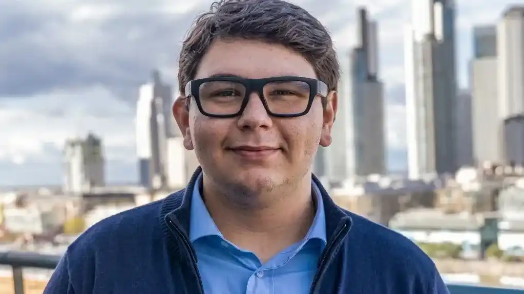 Un tuitero fue nombrado como subgerente de Nucleoeléctrica Argentina