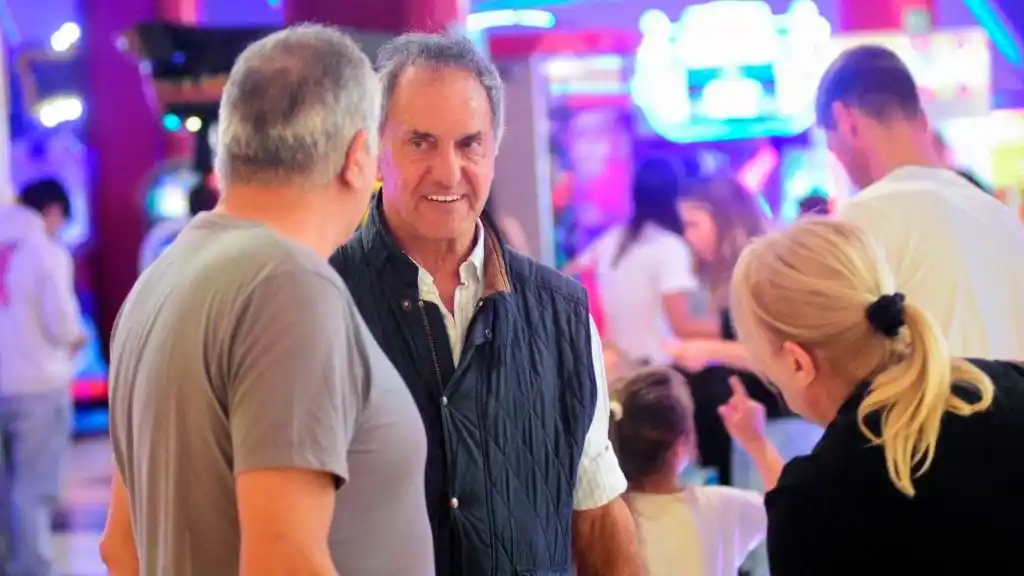 Daniel Scioli hizo una recorrida por el Paseo Aldrey.