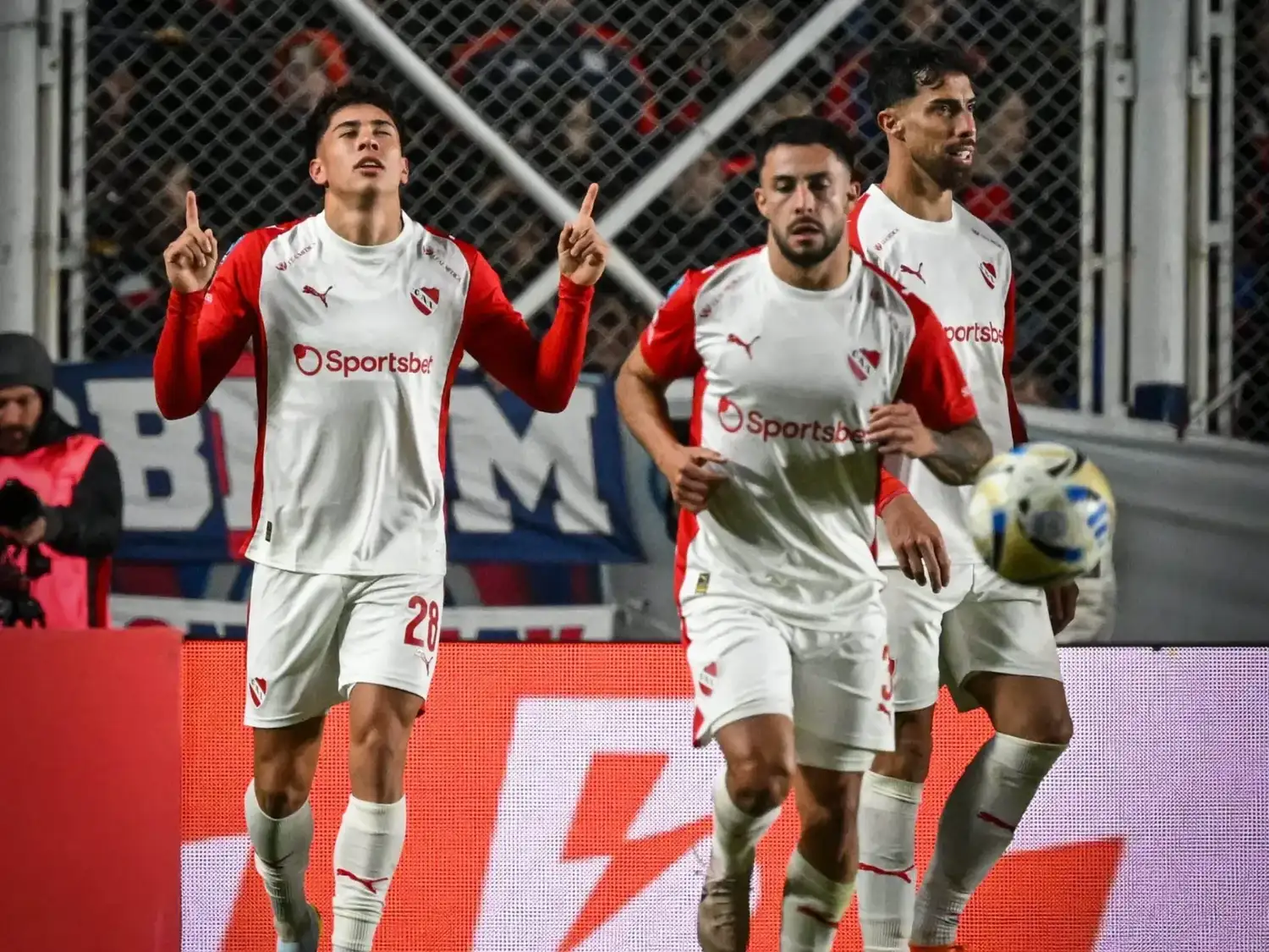 Independiente se hizo fuerte en el Bajo Flores.