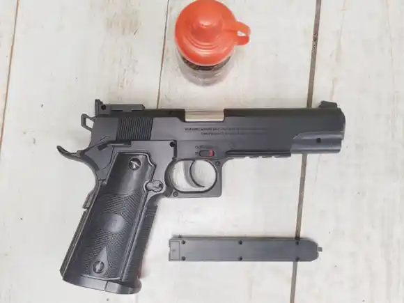 Secuestran un arma de aire comprimido tras una pelea callejera