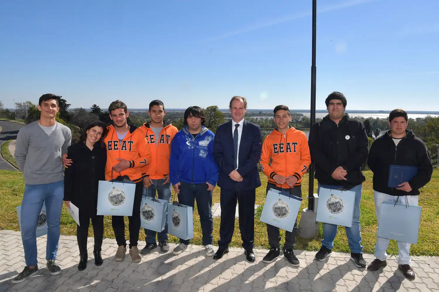 Bordet recibió a los alumnos entrerrianos que viajan a Sudáfrica inspirados por la figura de Mandela