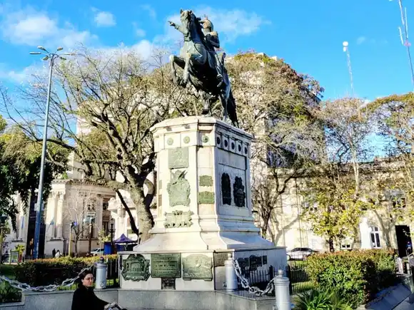 San Martín: mucho más que una estatua de mármol