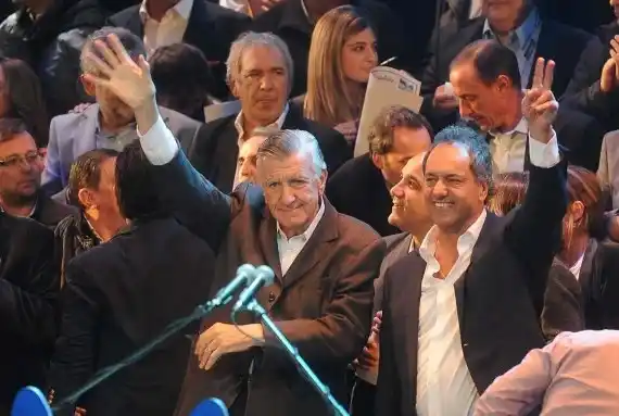 Gioja asumió al frente del PJ y cargó duro contra Macri