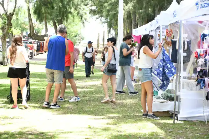 Impulso al talento local: este fin de semana regresa el Paseo de “Las Libélulas” a la costanera