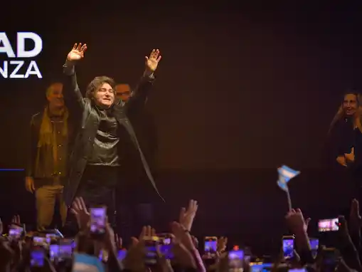 Milei encabezó el cierre de campaña con una fuerte ofensiva contra la oposición.