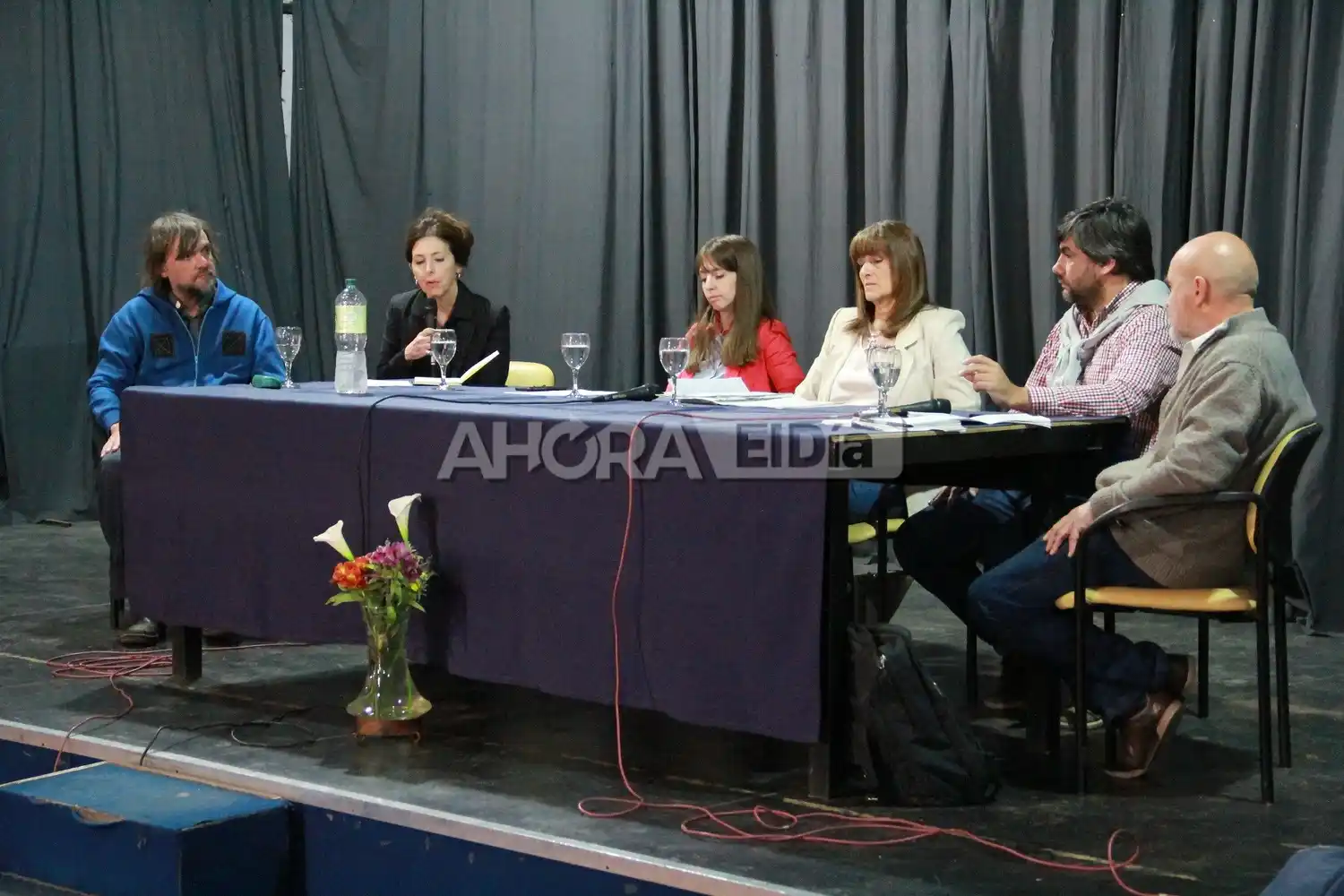 Las adicciones sobre la mesa: referentes de la comunidad compartieron experiencias junto al Padre “Pepe” Di Paola