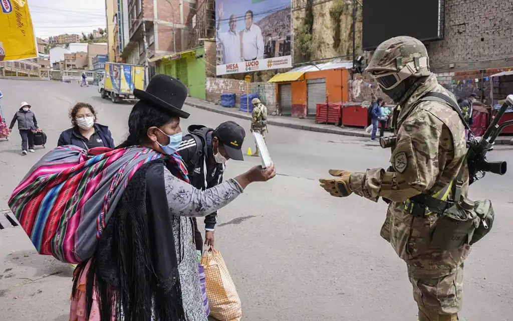 Bolivia batió su récord de vacunación tras exigir el carnet de vacunación