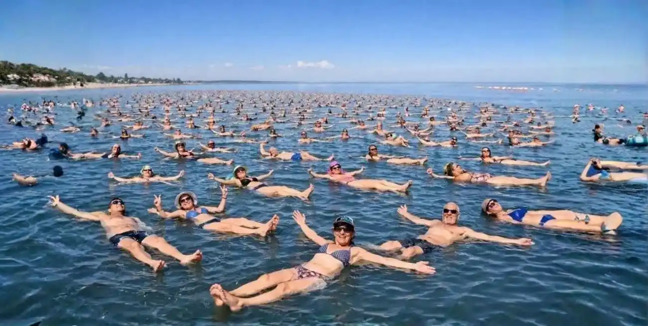 La “planchita” —una práctica sencilla y accesible para todas las edades— se convirtió en el eje de una acción que apela a la nostalgia y al orgullo local.