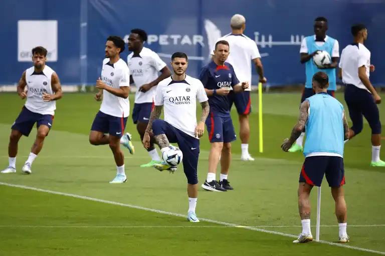 El DT del PSG dio detalles de por qué separó a Mauro Icardi del plantel