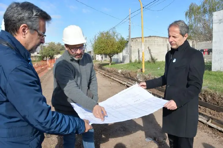 Damián Bernarte, intendente de San Francisco, supervisando las obras en La Milka