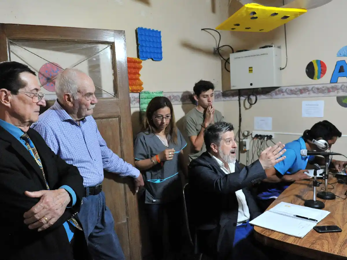 Día histórico: Luxardo tiene radio propia y la hacen los jóvenes 